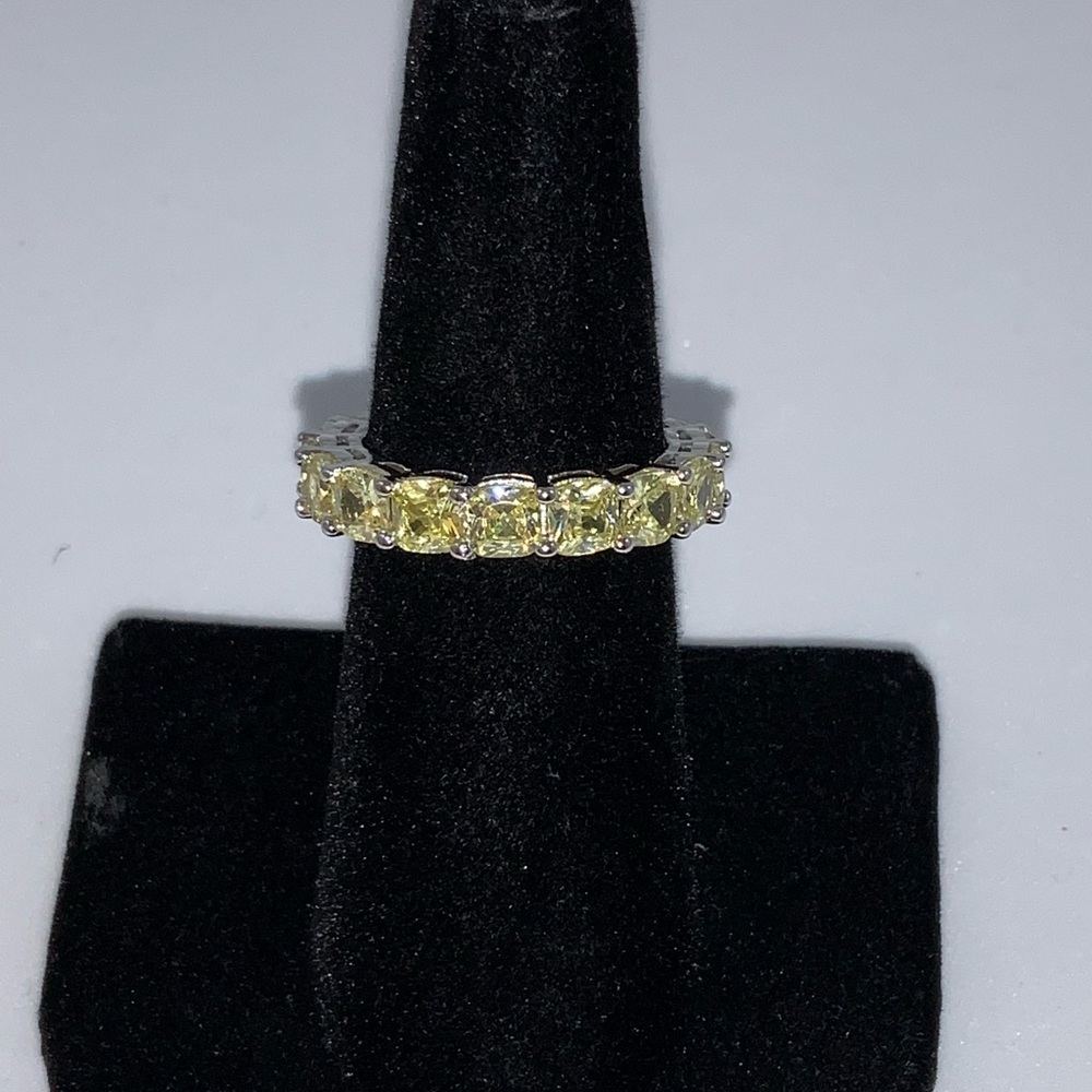 5ct Canary Cushion Cut Band - Picture 1 of 8